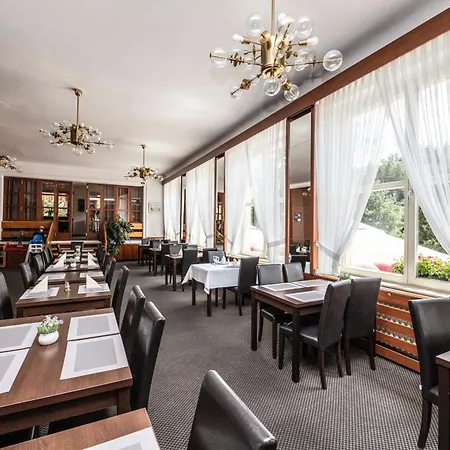 Parkhotel Skalni Mesto ホテル 3*